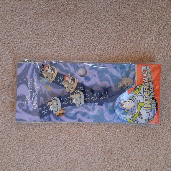 NWT. Disney World TOY STORY Pin Trading Kit - Picture 1 of 6